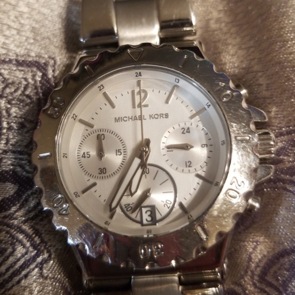 Michael Kors Watch - Picture 2 of 3